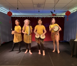 Trommeln in Afrika theater11